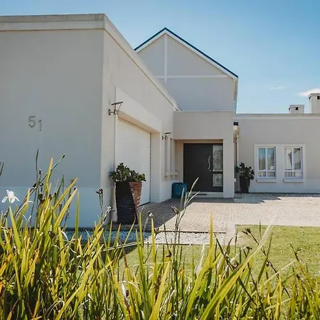 Fifty1 On Long On Kingswood Golf Estate Villa George Exterior photo