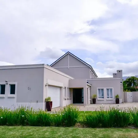 Fifty1 On Long On Kingswood Golf Estate Villa George Exterior photo