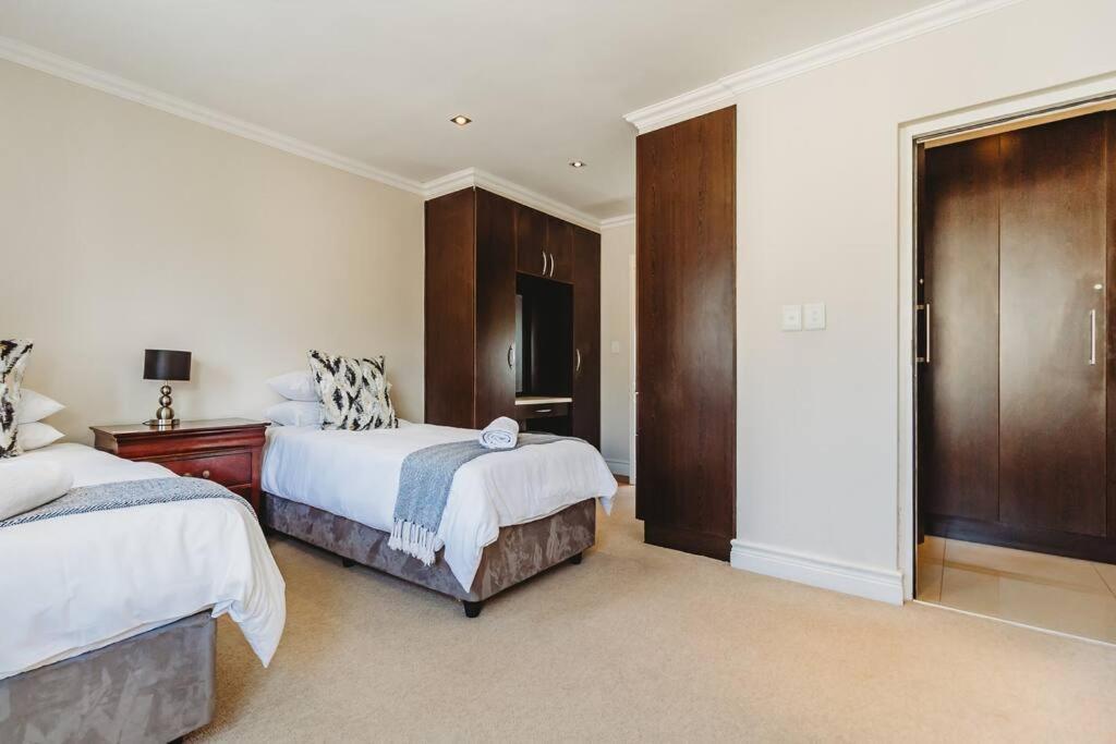 Holiday home Fifty1 On Long On Kingswood Golf Estate *