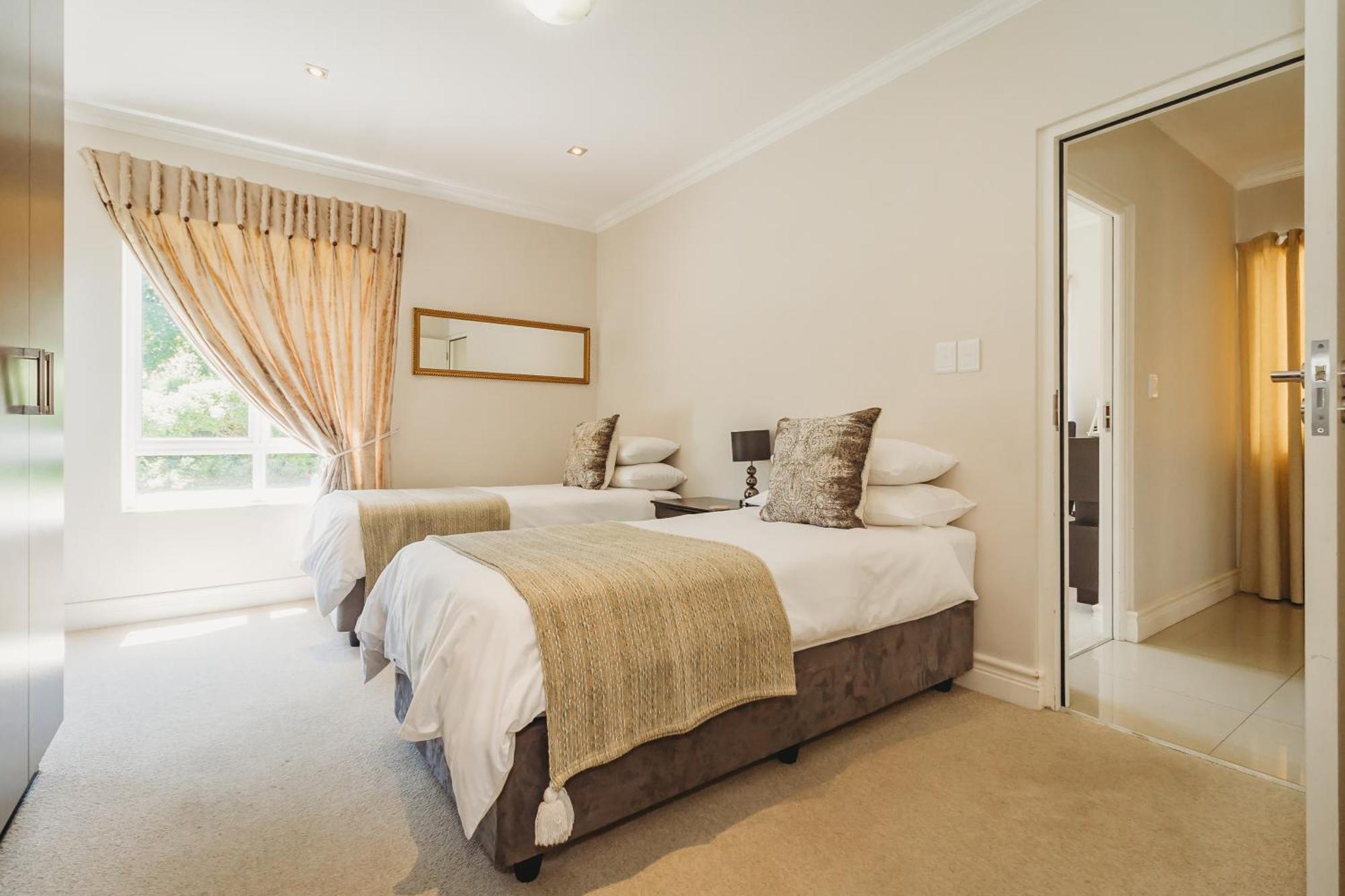 Fifty1 On Long On Kingswood Golf Estate Holiday home George