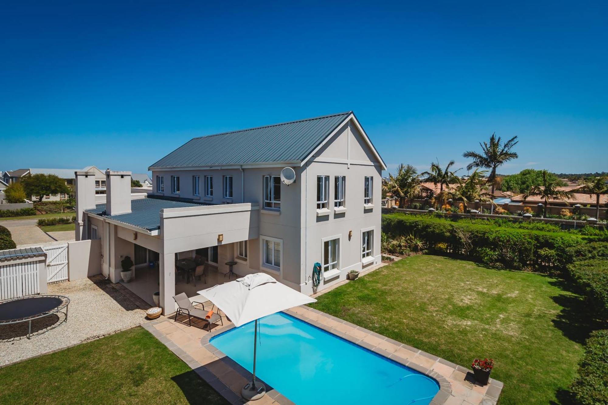 Holiday home Fifty1 On Long On Kingswood Golf Estate *