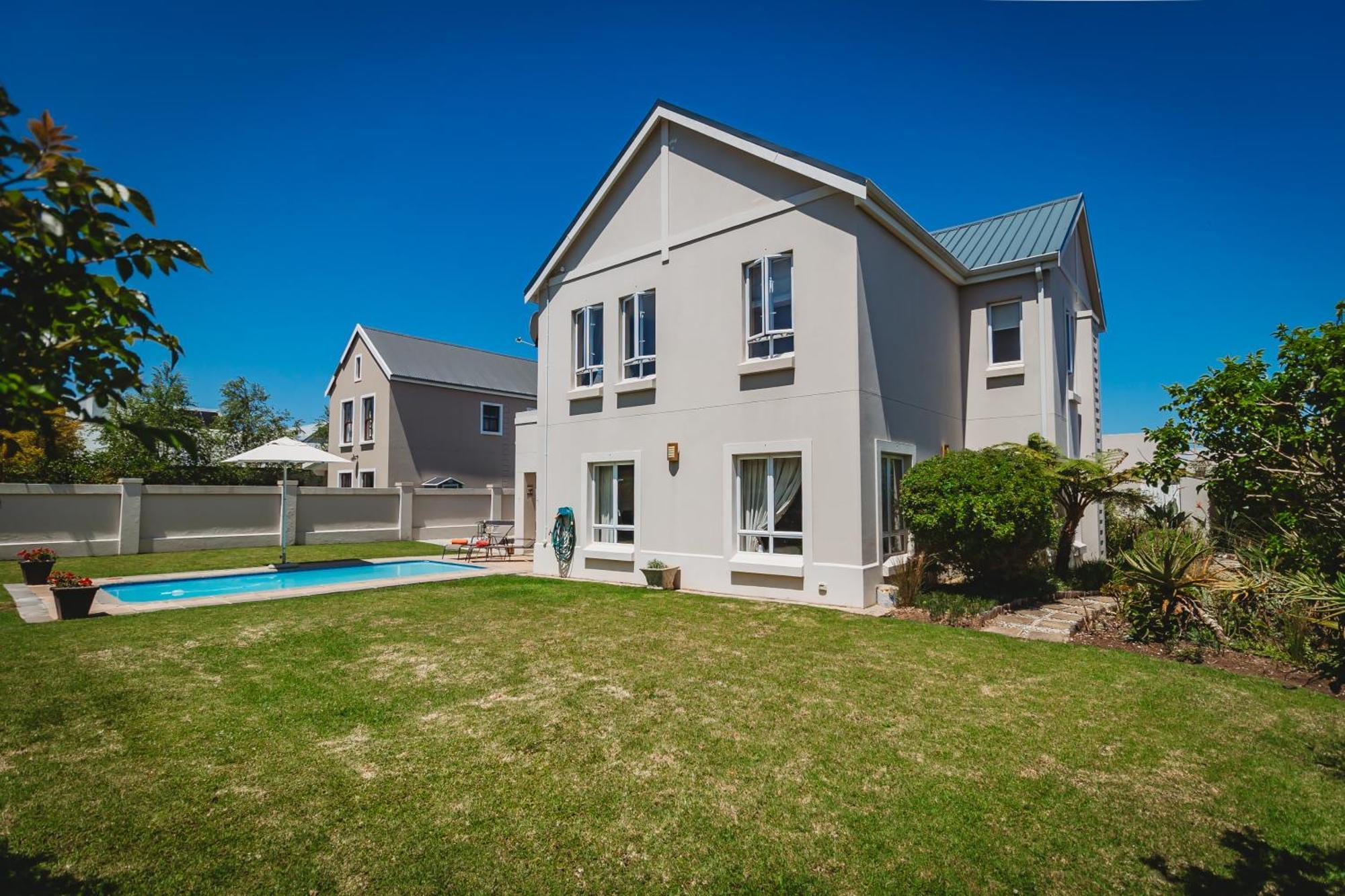 Fifty1 On Long On Kingswood Golf Estate Holiday home George